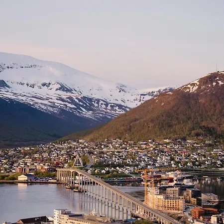 Modern Escape I Great Location I Balcony View Apartman Tromsø
