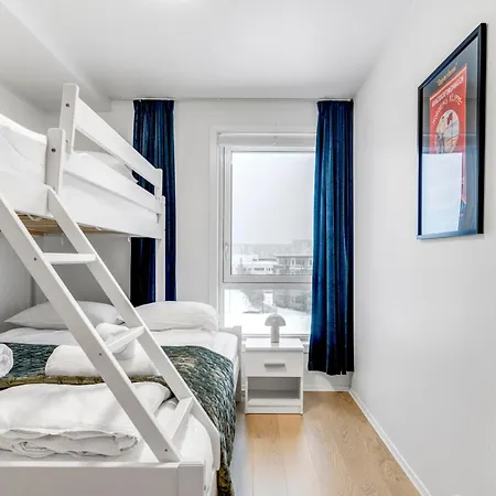 Modern Escape I Great Location I Balcony View 트롬쇠