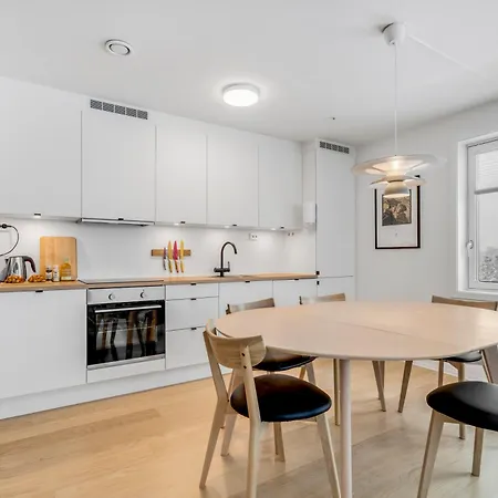 Modern Escape I Great Location I Balcony View *