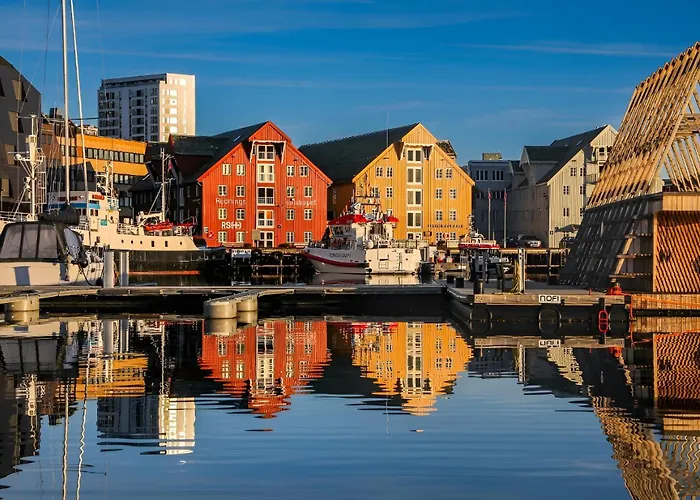 Modern Escape I Great Location I Balcony View