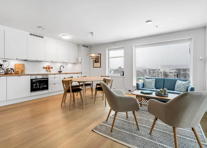 Modern Escape I Great Location I Balcony View Tromsø