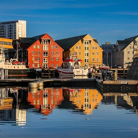 Modern Escape I Great Location I Balcony View