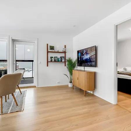 Apartment Modern Escape I Great Location I Balcony View *